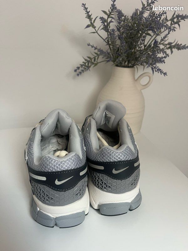 Nike vomero 5 grises (image 3)