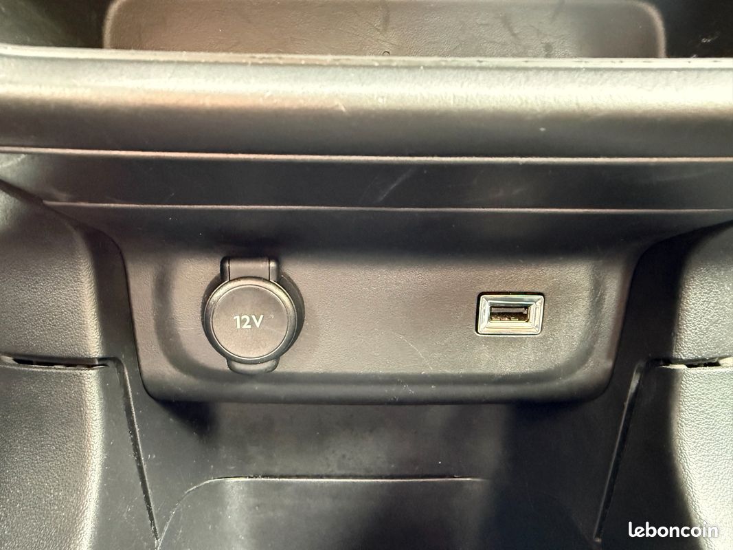 CITROEN C3 GENERATION-III 1.2L 82CH SHINE * DISTRIBUTION NEUVE * GPS * RADARS RECUL * CARPLAy (image 22)