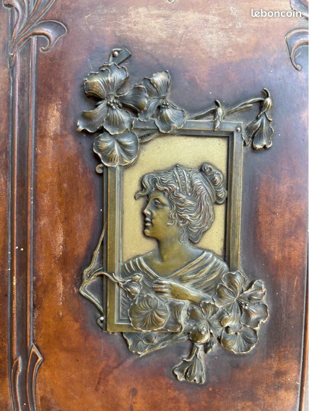 Album Photo Ancien (~1900) - Reliure Cuir Gaufré, Bronze En Relief, Format Carte De Visite