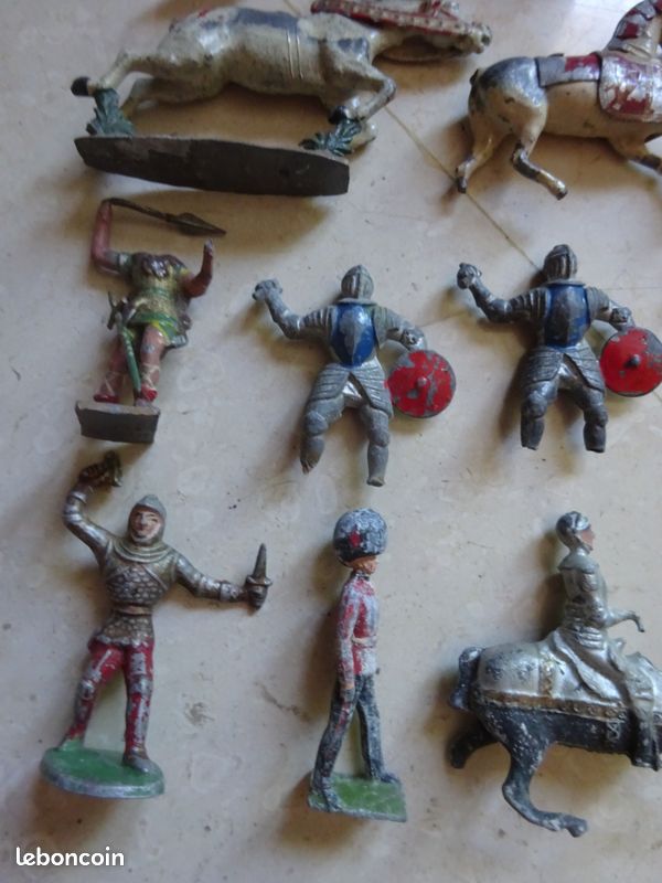 Lot de 80 Soldats en plomb piétons STARLUX Plastique