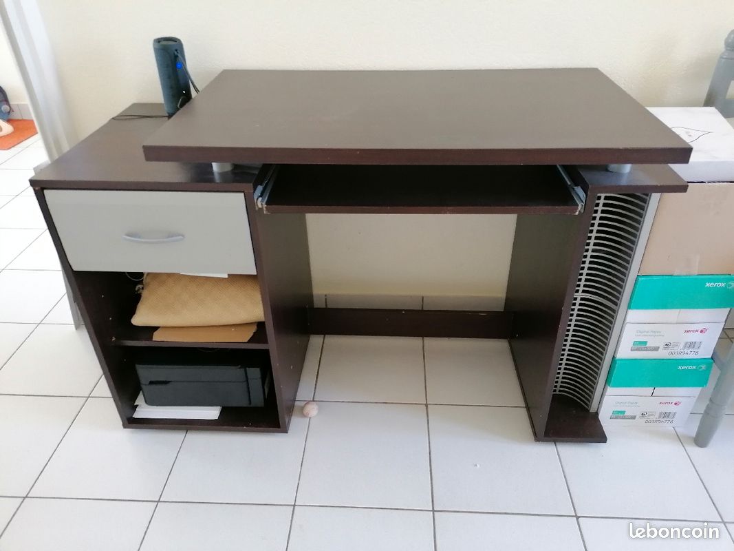 Vend bureau en bois (image 1)