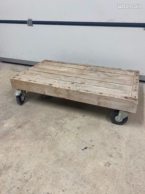 Table basse sur roulettes (image 1)