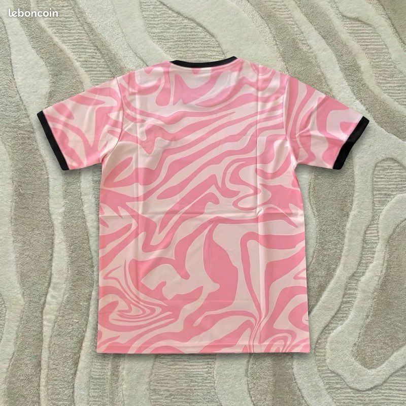 Maillot Stussy Flamengo Maillot Flamengo Rose En Collaboration Avec Stüssy – Adidas, Taille M, Neuf Avec Étiquettes Maillot Football Collector