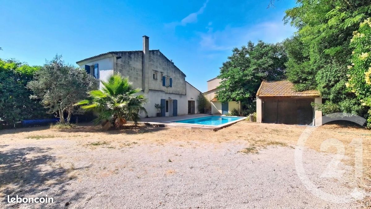 Maison 5 pièces 165 m² · à Saint-Martin-de-Crau · 165 m² · 420 000 €