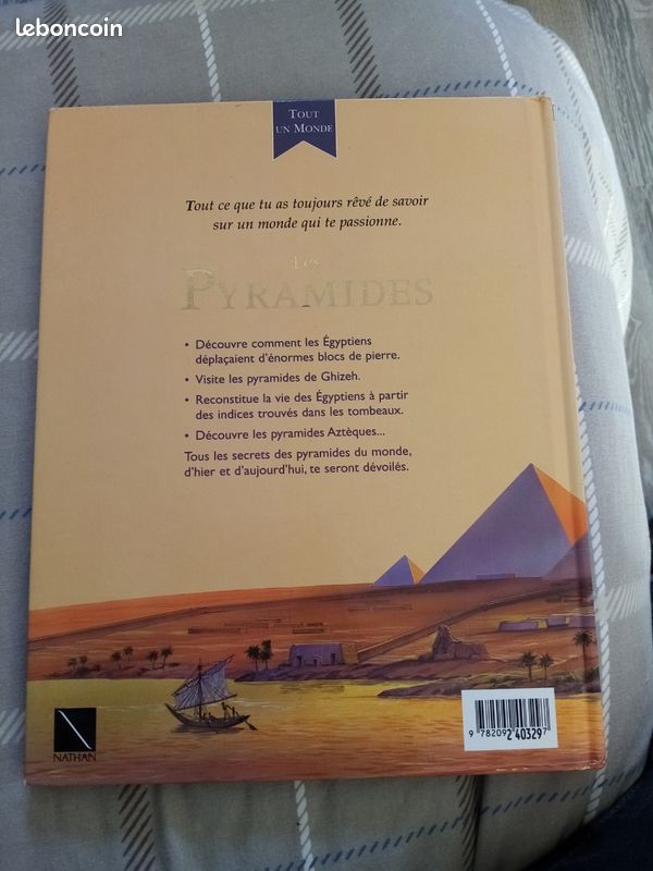 Livre Les Pyramides (image 2)
