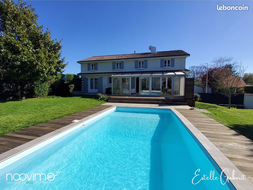 Maison 9 pièces 200 m² · à Chemillé-en-Anjou · 200 m² · 349 000 €