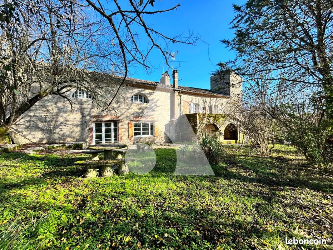 Maison 10 pièces 262 m² · à Lamagdelaine · 262 m² · 170 200 €