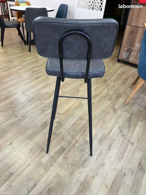 Chaise bar en acier (image 2)
