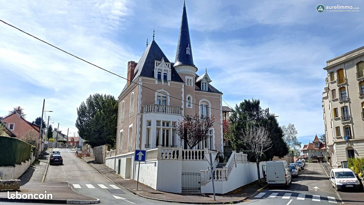 Maison 9 pièces 285 m² · à Néris-les-Bains · 285 m² · 505 300 €