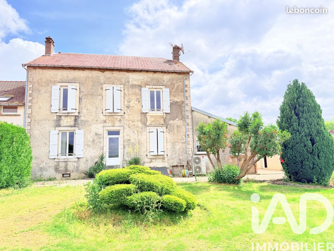 Maison 8 pièces 233 m² · à Chalindrey · 233 m² · 240 000 €