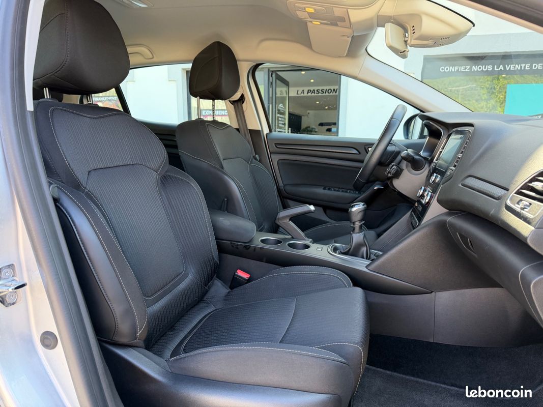 RENAULT MEGANE IV BERLINE BUSINESS MEGANE 4 1.5 Blue dCi 115 - GPS - RADARS - CLIM AUTO (image 22)