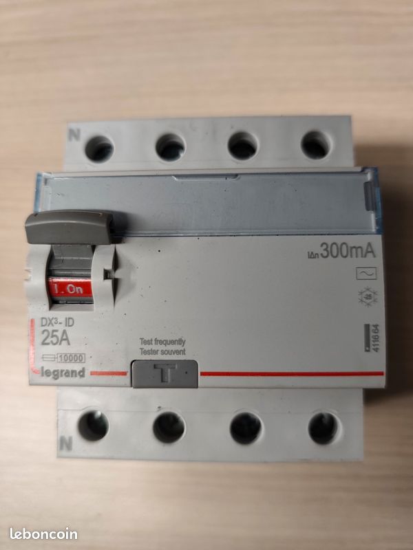 Disjoncteur legrand 25A (image 2)