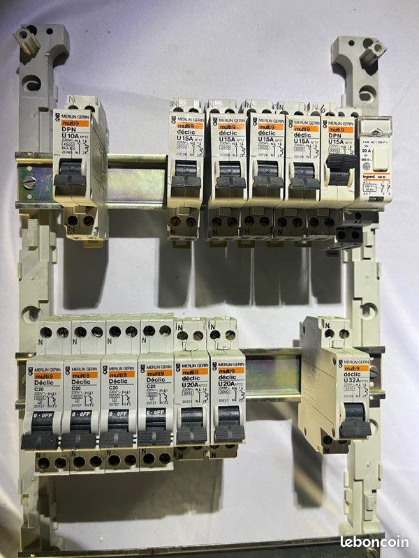 Tableau électrique lot disjoncteur Merlin gerin (image 2)