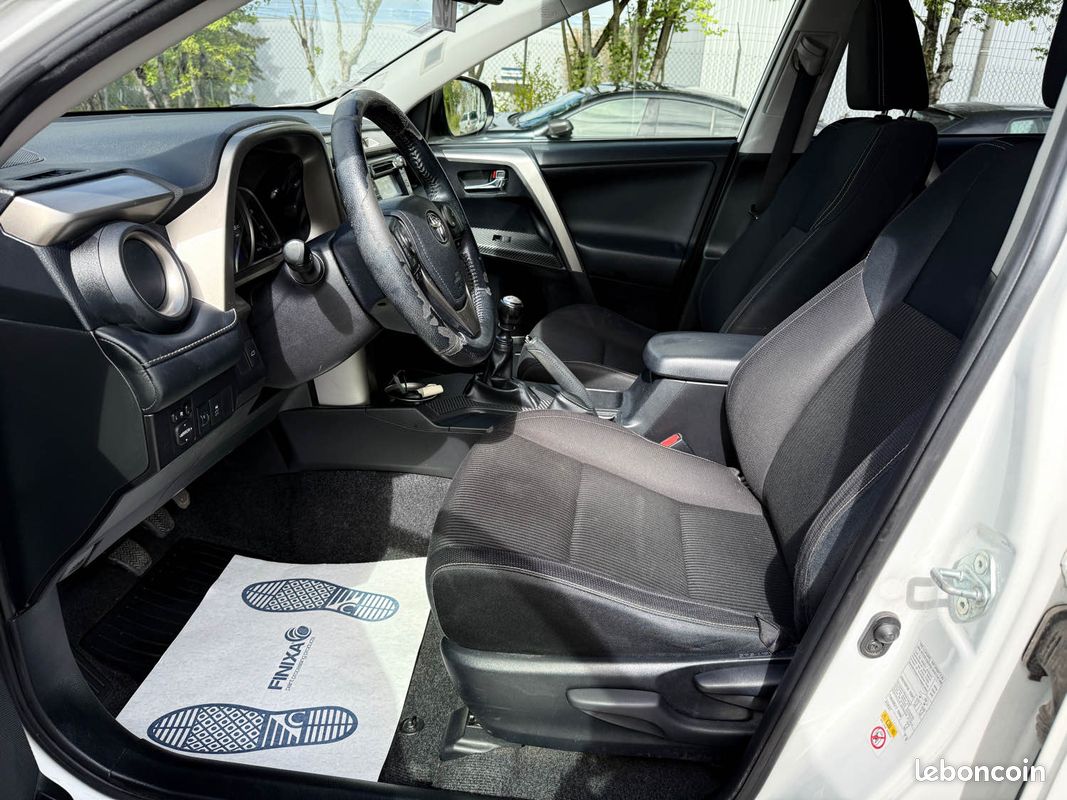Toyota RAV4 2.0 D-4D 124ch Lounge – GPS – Caméra de recul – Chaîne – Révisé & Garantie 6 mois (image 15)