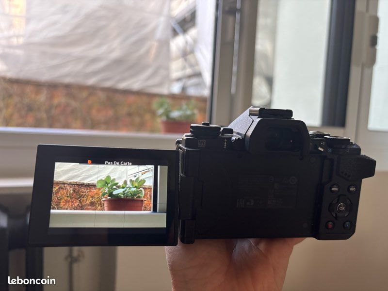 Très beau kit Olympus EM5 Mark II complet avec objectif et accessoires, en très bon état (image 13)