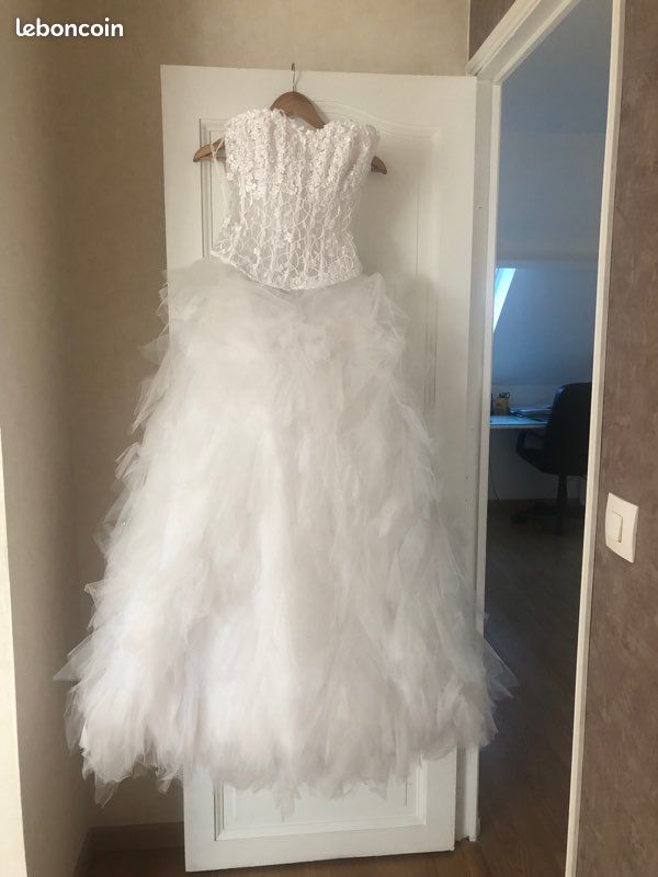 Robe de mariée hervé mariage modèle fugue taille 36 Vêtements