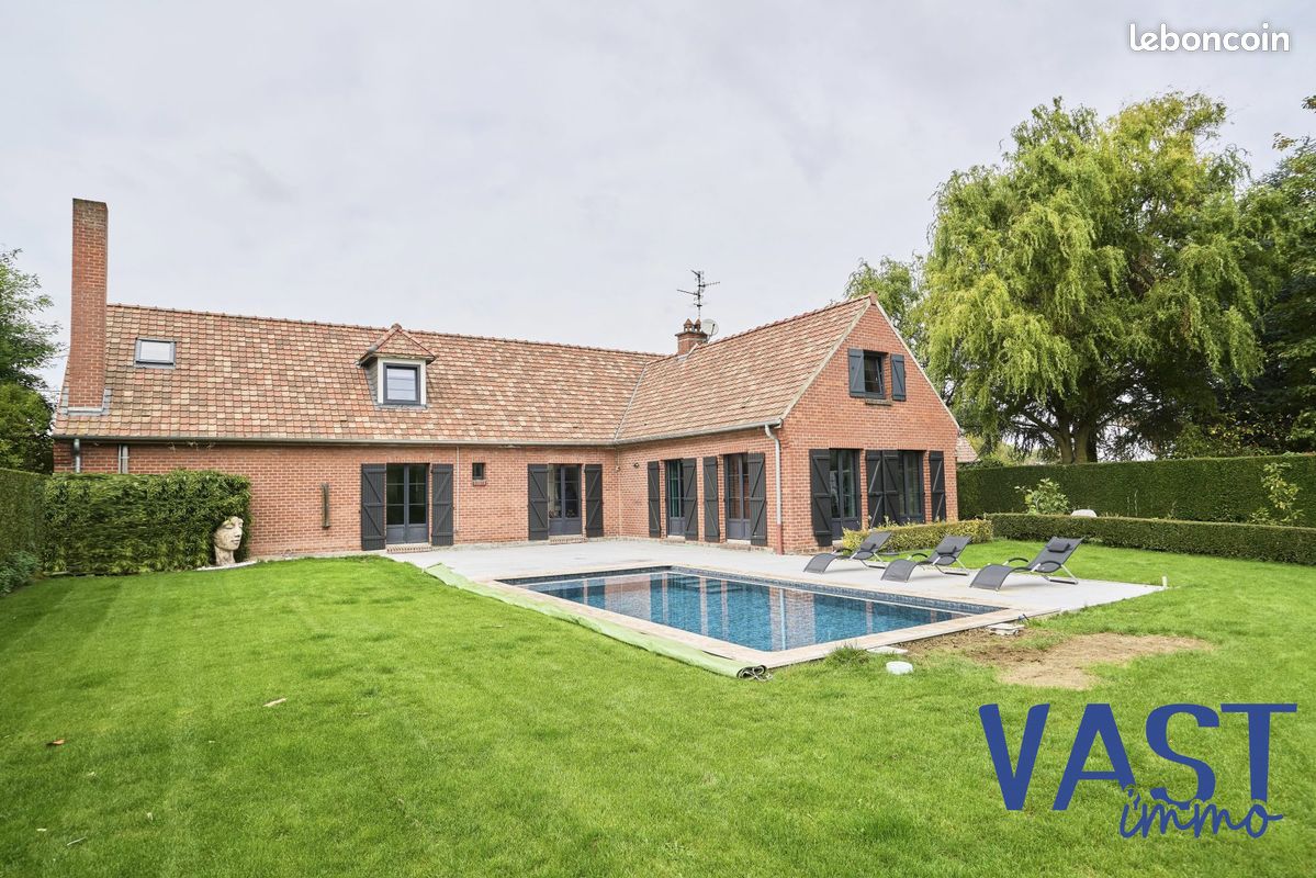 Maison 6 pièces 217 m² · à Halluin · 217 m² · 561 000 €