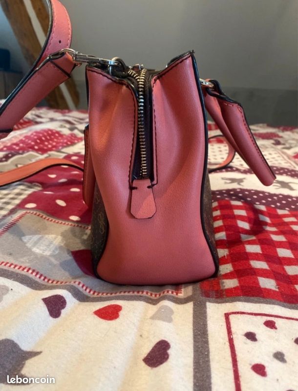 Sac a main guess (image 4)