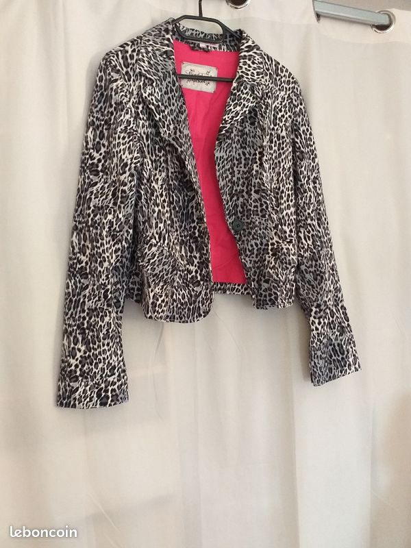 Vend la moitié de ma garde-robe à prix mini et une affaire de 50 escarpins a bas prix cause déménage (image 1)
