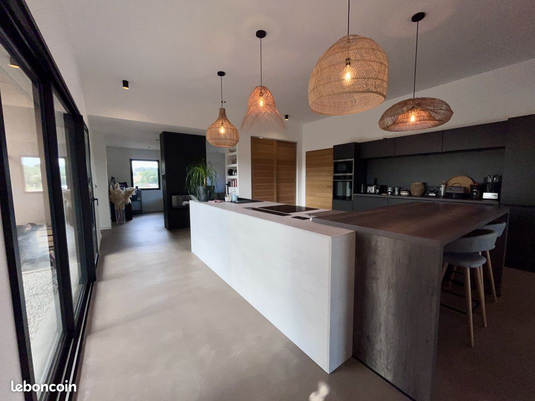 Maison 4 pièces 157 m² · à Thorrenc · 157 m² · 1 295 €/mois