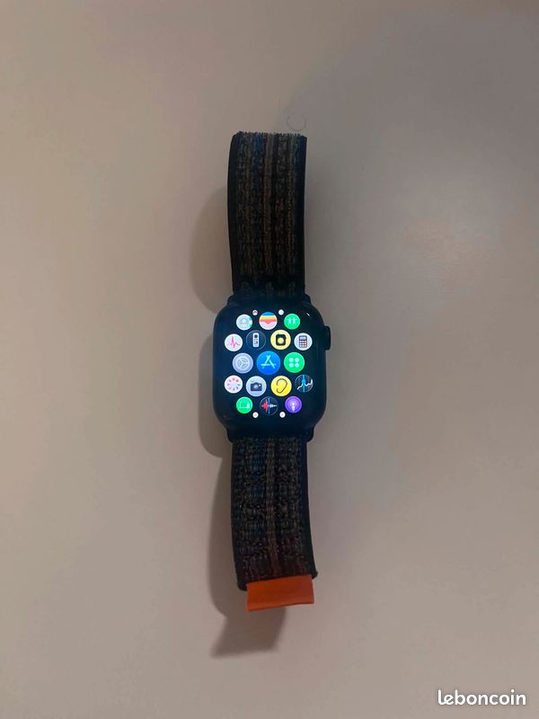 Apple Watch Series 8 (image 1)