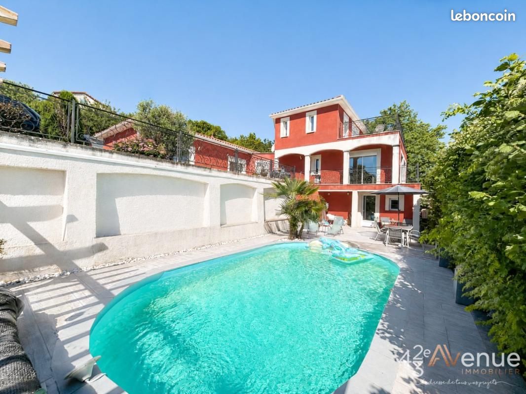 Maison 7 pièces 180 m² · à Saint-Genest-Lerpt · 180 m² · 499 000 €