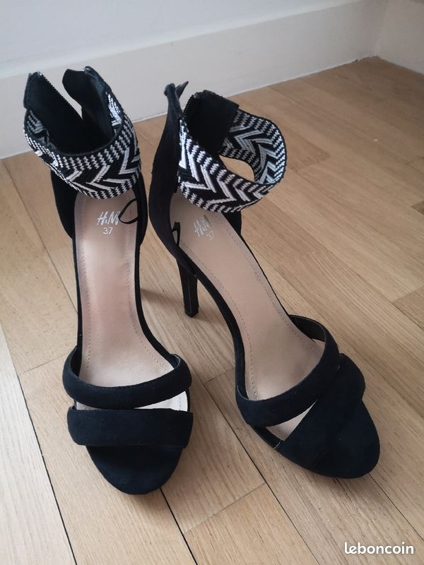 Sandales à talon noire et blanc (image 1)