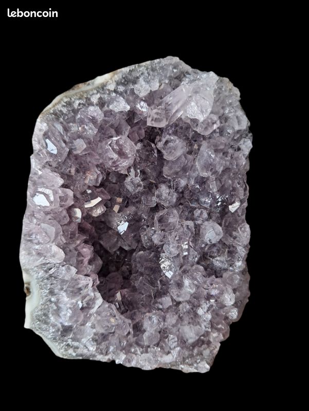 Géode massive Améthyste Uruguay AA violet froid 750 grs (image 2)
