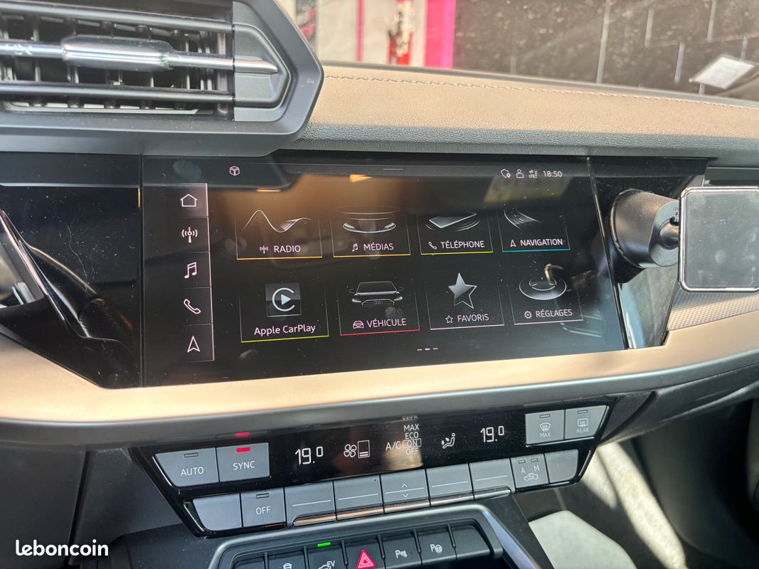 AUDI A3 Sportback 40 TFSIe 204 S tronic 6 S Line CarPlay Caméra de recul Entretient Audi Origine France Garantie 12mois (image 25)