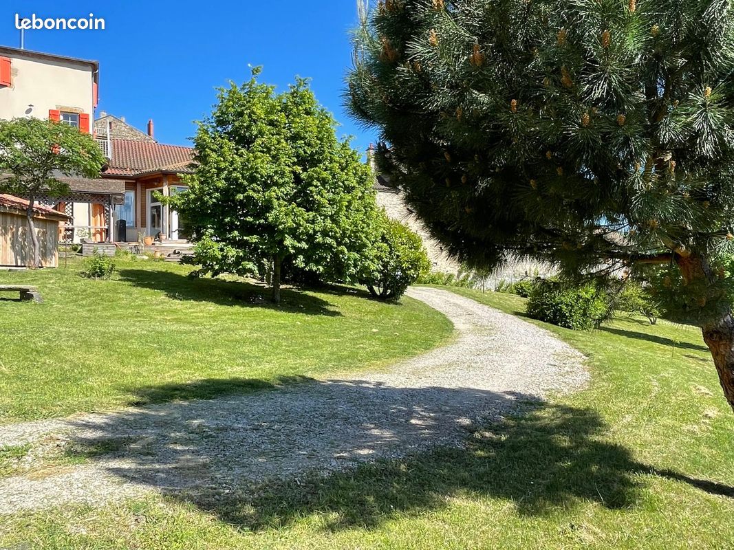 Maison 8 pièces 205 m² · à Thiers · 205 m² · 298 000 €