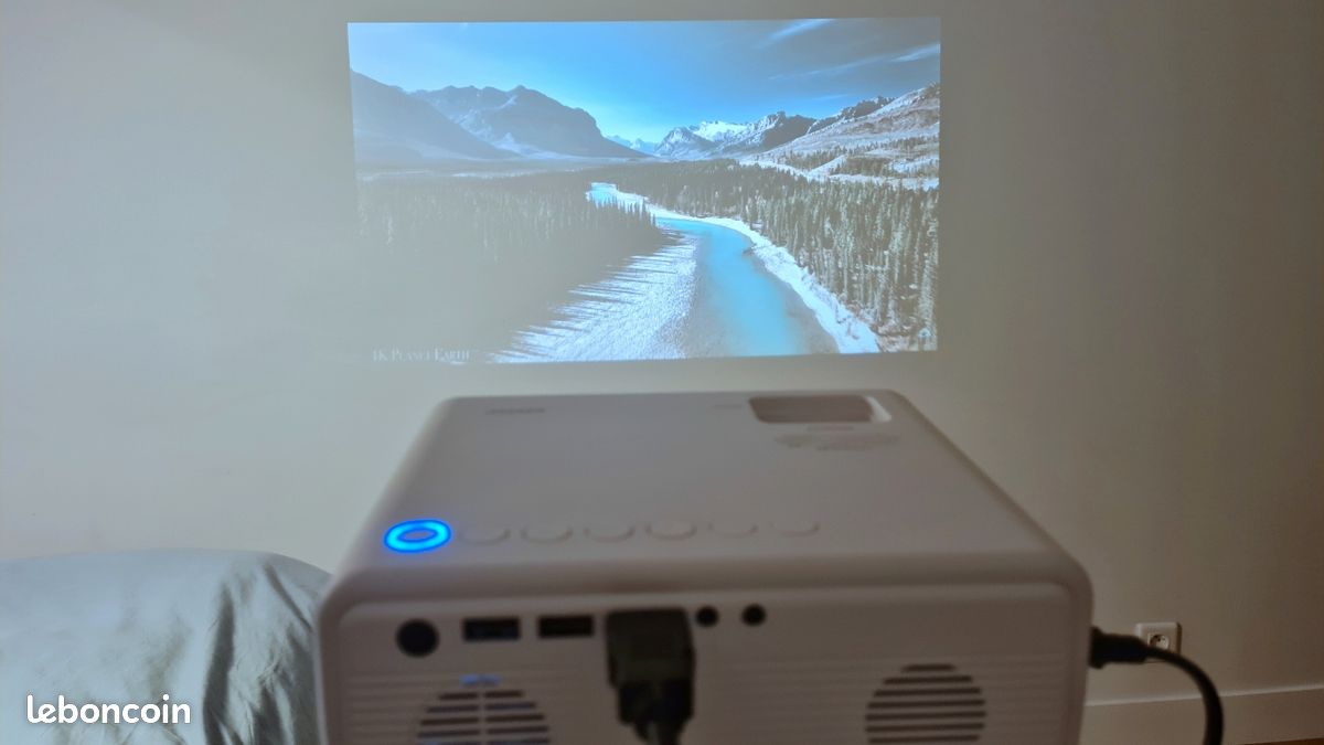 Projecteur iZEEKER – Trépied + accessoires inclus (image 4)