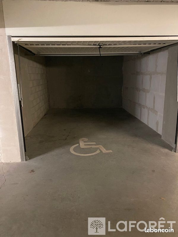 Parking 17 m² · à Vernaison · 17 m² · 100 €/mois