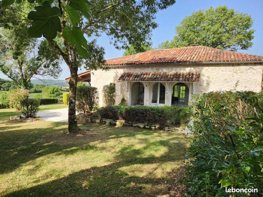 Maison 8 pièces 166 m² · à Montpezat-de-Quercy · 166 m² · 320 000 €