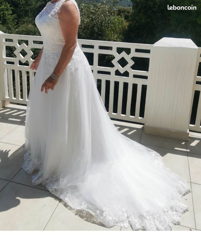 Robe Mariée couleur Ivoire claire Vêtements