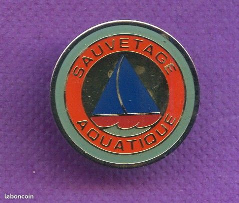 RARE PINS pompier ? Sauveteurs en mer ? SAUVETAGE AQUATIQUE FB123 (image 1)