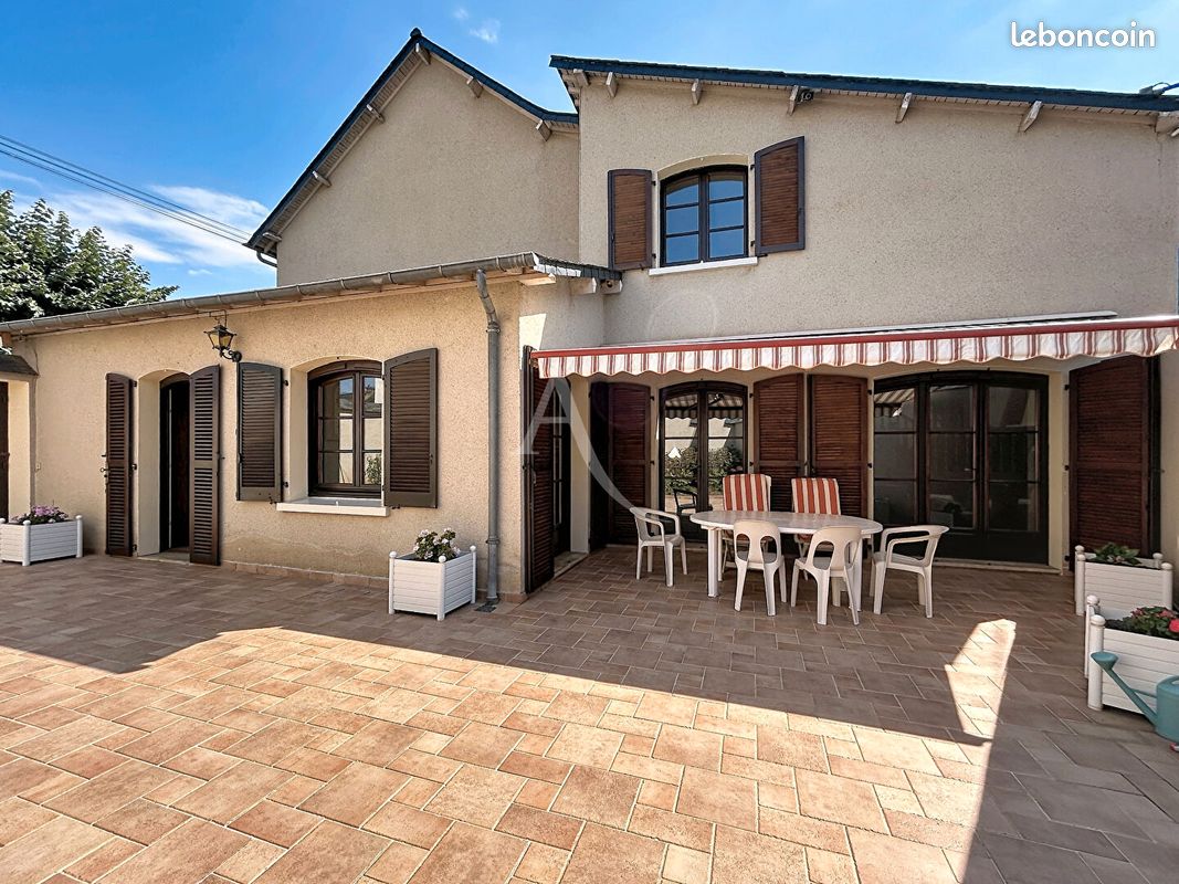 Maison 11 pièces 380 m² · à Château-Gontier-sur-Mayenne · 380 m² · 468 000 €