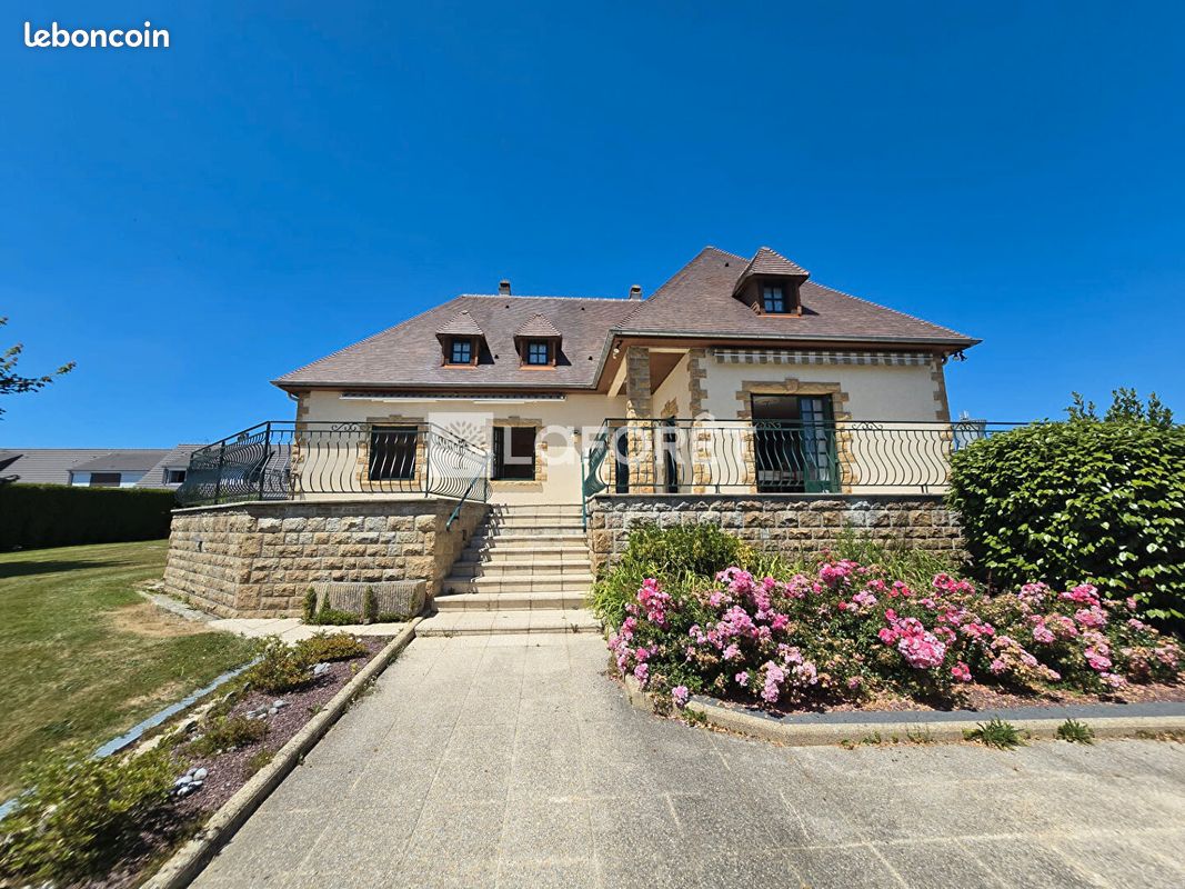 Maison 7 pièces 211 m² · à La Haye-Pesnel · 211 m² · 344 000 €