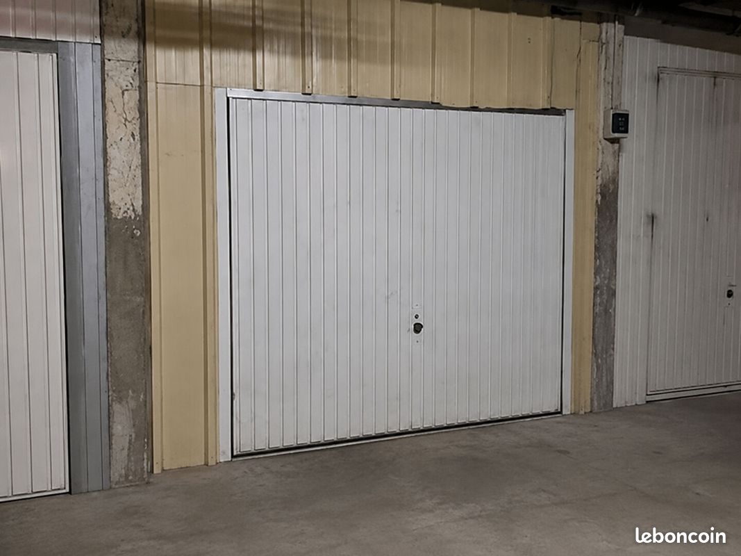 Parking 1 pièce 18 m² · à Vitrolles · 18 m² · 27 900 €