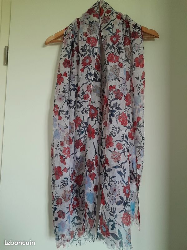Foulard (image 1)