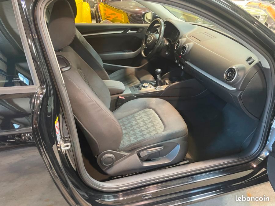 Audi A3 1.6 tdI 105 cv AMBIENTE 105cv 3P BVM (image 4)
