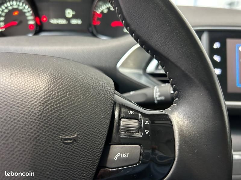 Peugeot 308 SW 1.2 PureTech 110ch E6.c S&S Style (image 11)