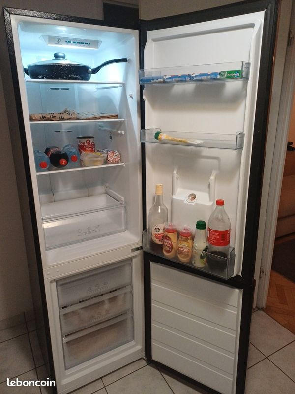 Vend frigidaire congelateur trois tiroire valberg le payement et le retrait du produit se fait sur place (image 2)