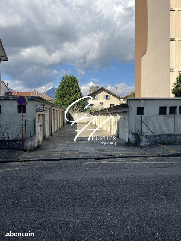 Parking 14 m² · à Grenoble · 14 m² · 66 €/mois