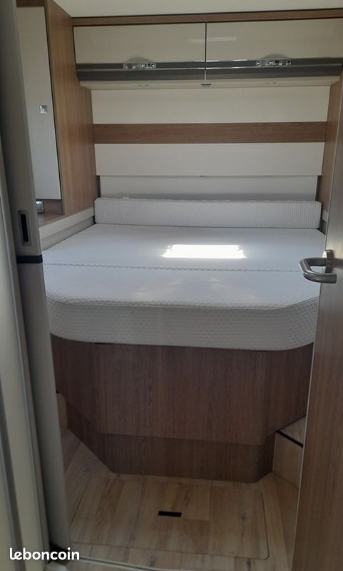Camping-car Dethleffs trend T 7057 DBL lit central et salon face à face 7.40m (image 5)