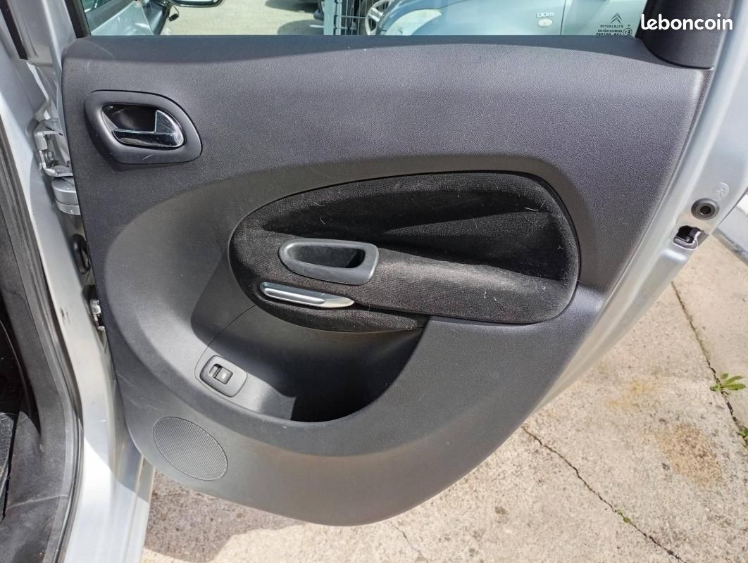 Citroën C3 II 1.6 HDi90 FAP Exclusive (image 18)