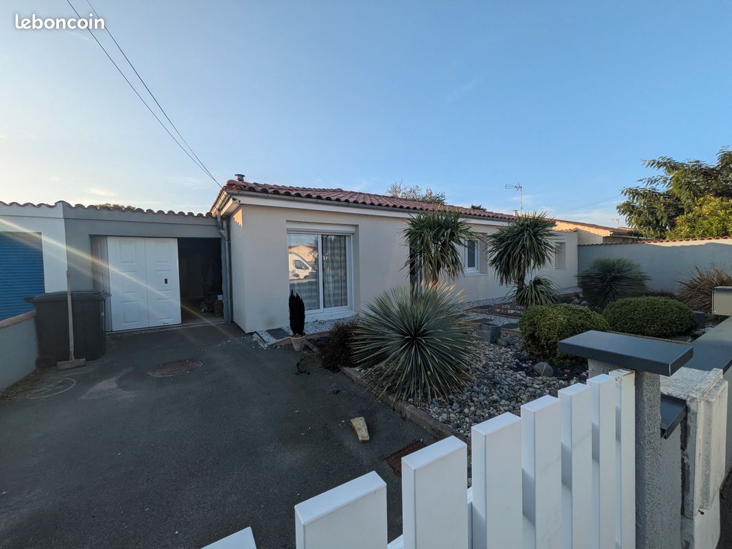 Maison 5 pièces 1975 m² · à Dompierre-sur-Mer · 1 975 m² · 408 000 €