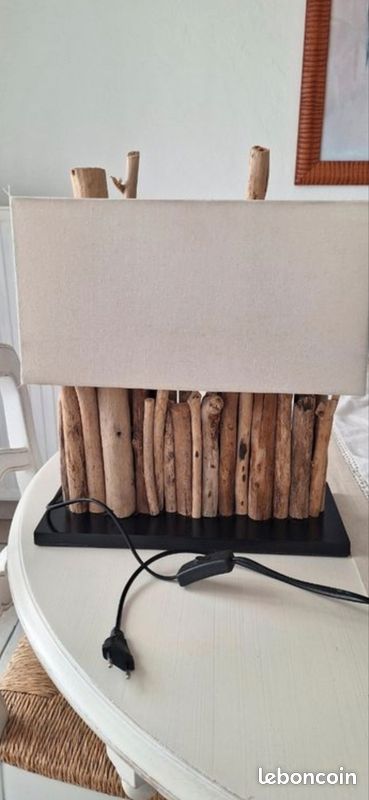 Lampe en bois (image 1)