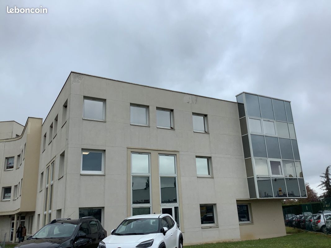 Local commercial 10 pièces 180 m² · à Compiègne · 180 m² · 1 650 €/mois