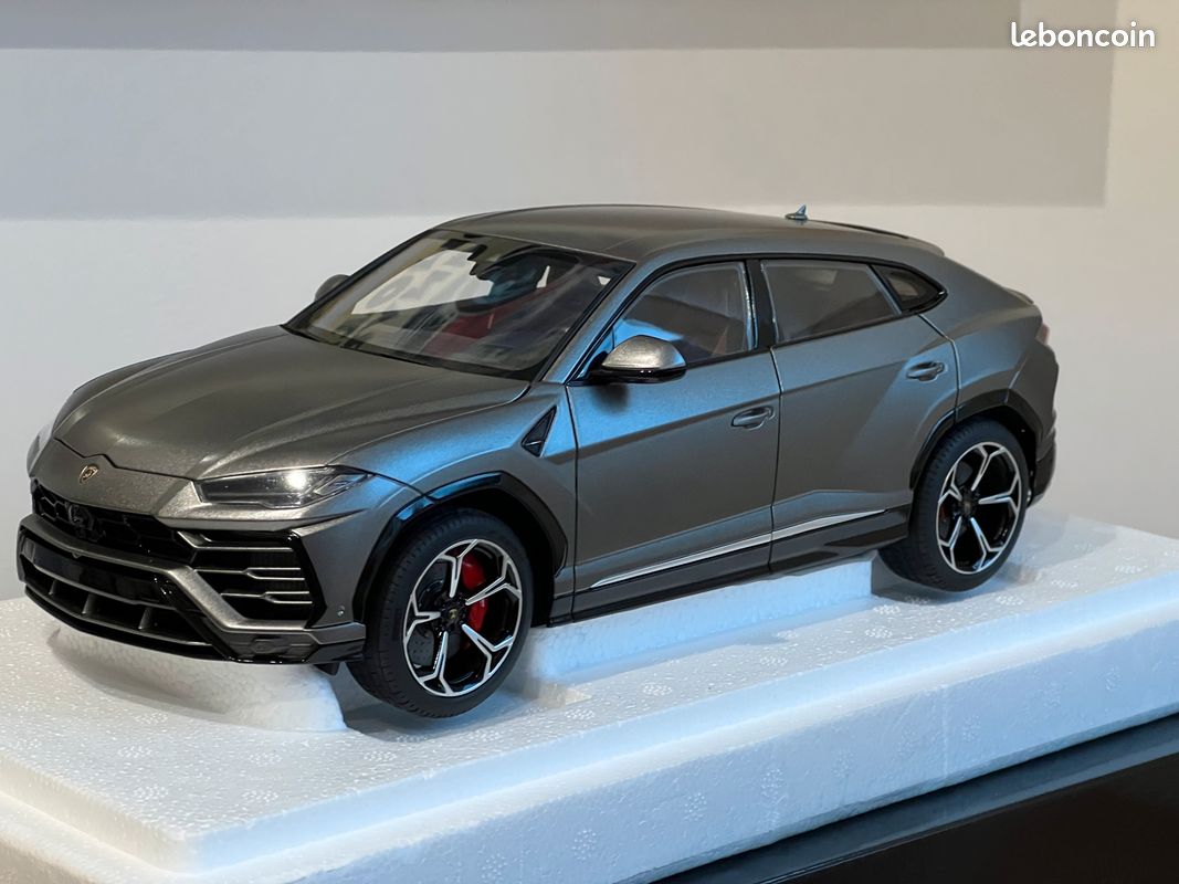 Tobar B18-11042 1:18 Plus-Lamborghini Urus, grigio, L