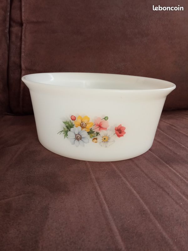 Saladier en Arcopal aux motifs fleuris - Arts de la table